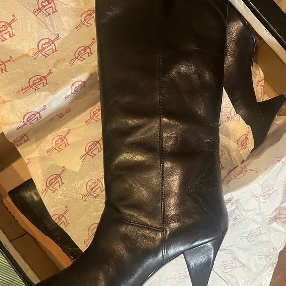 Etienne Aigner black leather boots, like new, with box - heel tips are white. - Picture 6 of 15